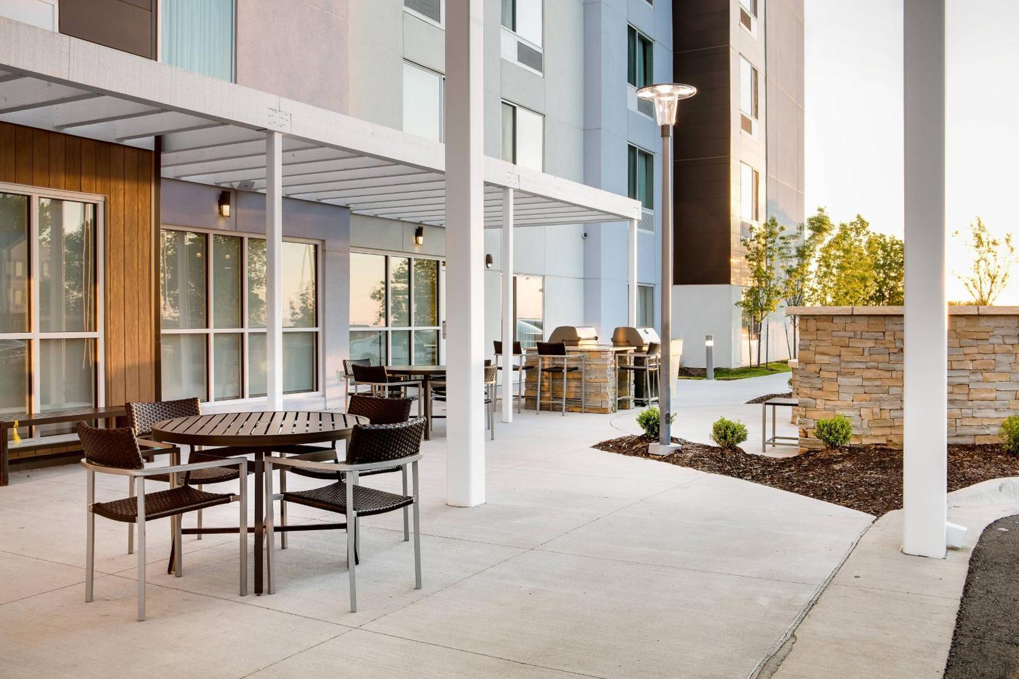 Towneplace Suites By Marriott Kansas City Airport Exterior foto